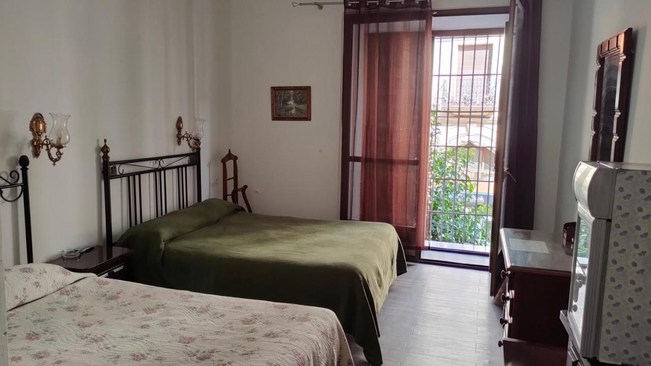 Hostal Colon Αντεκέρα Εξωτερικό φωτογραφία